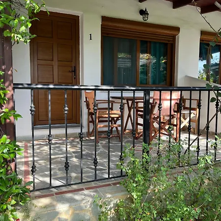 Maniatis Garden 公寓式酒店 阿克雷迪斯