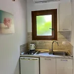 Maniatis Garden 아파트호텔 3*