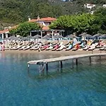 Maniatis Garden 3* Ахладиес