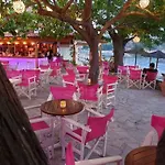 Maniatis Garden 아파트호텔