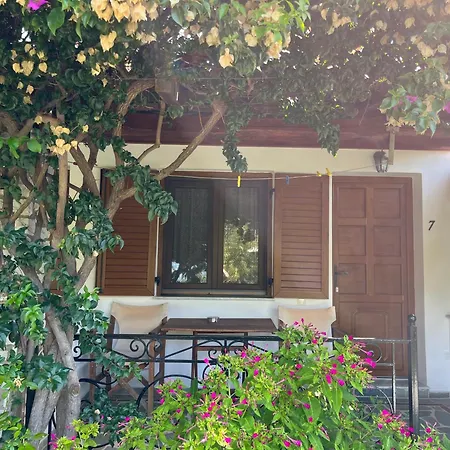 Maniatis Garden Aparthotel *