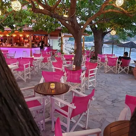 Maniatis Garden Aparthotel
