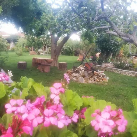 Maniatis Garden