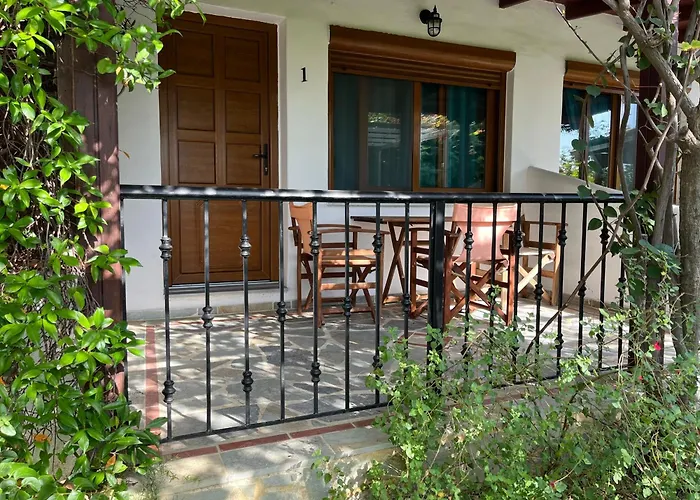 Maniatis Garden アパートホテル Achladies